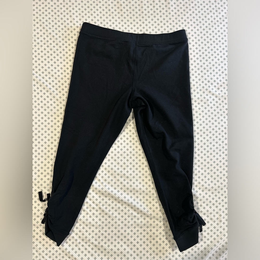 Lululemon RARE gorgeous stretch capri or cropped adjustable hemline.